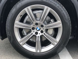 BMW純正20インチホイール。洗練されたデザインで、足元の個性を引き立てます。