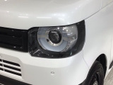 LEDヘッドライトは、点灯の瞬間から最大光量を発揮し、突然暗くなるトンネルなどでの安定感を高めます。
