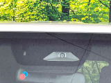 【トヨタセーフティセンス】走行中に前方の車両等を認識し、衝突しそうな時は警報とブレーキで衝突回避と被害軽減をアシスト。より安全にドライブをお楽しみいただけます。