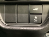 ハンドルの右下にHondaセンシング用のVSA解除スイッチとパワーテールゲートスイッチがついています。パワーテールゲートスイッチは車内からでもテールゲートの開け閉めを電動でできます。
