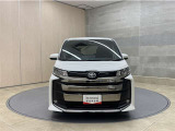 お車購入のポイントとなるフロントマスクです!シャープな目つきが印象的なデザインのヘッドランプです。