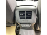 後席送風口/USB充電ポート