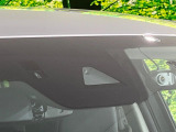 【i-ACTIVESENSE】走行中に前方の車両等を認識し、衝突しそうな時は警報とブレーキで衝突回避と被害軽減をアシスト。より安全にドライブをお楽しみいただけます。