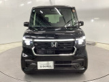 車の個性が現れるフロントデザイン。バランスの取れたフォルムは飽きが来ず、毎日のドライブを誇らしい気持ちにさせてくれる美しさです