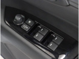 お車は展示前にルームクリーニングと除菌を実施!展示中もシート、ハンドル、シフトにはビニールと足元にはマットを敷いて展示してあります!