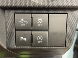 【スマートアシスト】走行中に前方の車両等を認識し、衝突しそうな時は警報とブレーキで衝突回避と被害軽減をアシスト。より安全にドライブをお楽しみいただけます。