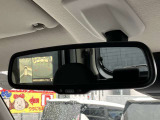 車両後方のカメラ映像がミラーに映るので、乗員や荷物が多くても視界を遮らず安心です。また、広角カメラで映しているので通常のミラーより視界が広く、夕方や夜間でもクリアな後方視界を確保することが出来ます。