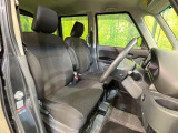 運転席シート廻りは使用感も少なく、良好な状態となっています。丁寧に使われていたことがよくわかりますね。