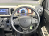 インテリアに合わせたデザインのステアリングは、運転される方のことも考え、運転しやすい形状、大きさです。是非一度、実際に触ってお確かめください。