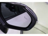 BSMを装備。さらに、後退時車両検知警報【RCTA】を搭載しています。バックで出庫する際に左右から接近する車両を検知し、ミラーのインジケーターの点滅と警報音で警告して安全確認をサポートしてくれます。