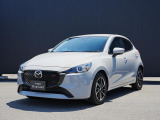 世界統一名称の『MAZDA2』となったコンパクト。「Be a Driver」のスローガンのもと、最適なドライビングポジションを提供できる室内空間と思い通りの走行性能を持った、クラスを超えたお車です!