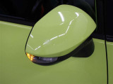 サイドターンランプ付きドアミラー。車両のドレスアップと右左折時の被視認性を兼ね備えたお洒落なミラーです。