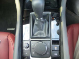 電動パーキングブレーキ&オートブレーキホールド 信号待ちや渋滞(停車)時など、ブレーキを踏み続けなくても、ブレーキを維持し続けます。アクセルを踏むと自動的に解除されます。ストレス軽減になります。