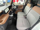 厚みがあって、座り心地のいいソファーのようなシート。運転席も助手席もリラックスしてゆったり座れます。
