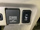 アクセサリーソケットはUSBのアダプターなどをつければ、スマホの充電にも使えます。周辺には物が置けるボックスがついています。