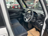 運転席まわりは、使用感も少なく良好な状態です。