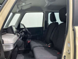 高いホールド性で運転姿勢が安定します。長距離ドライブでも疲れにくいのが魅力です。快適なドライビングライフをお送りください♪