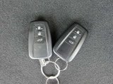 スマートキー2本付き!キーをポケットやカバンに入れておくだけでドアの施錠・開錠やエンジンスタートの操作が簡単です!