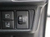 人や荷物を満載しても、対向車や先行車に迷惑をかけない、室内からヘッドライトの光軸を調整できます。