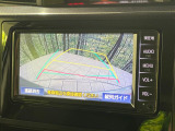 【バックカメラ】駐車時に後方がリアルタイム映像で確認できます。大型商業施設や立体駐車場での駐車時や、夜間のバック時に大活躍!運転スキルに関わらず、今や必須となった装備のひとつです!
