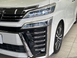 【シーケンシャルターンランプ付きLEDヘッドライト】人気の『流れるウィンカー』付きのLEDヘッドライトを装備♪高級感はもちろん、点灯時は存在感たっぷりで他車からも認識されやすく安心です。