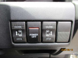 両側オートスライドドアなので、小さなおこさまやご年配の方でも楽に乗り降りできますよ!運転席からでもスイッチひとつで開閉できるので、便利ですよ