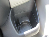 運転席で使用できるドリンクホルダーです。