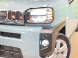【LEDヘッドライト】悪天候や夜間走行時も良好な視界を確保し安心して運転できる高輝度LEDヘッドライトを装備!点灯速度が早く、消費電力も抑えられています。