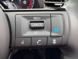プロパイロットは、運転者が設定した車速を上限に先行車と車速に応じた車間距離を保ちながら、車線中央付近を走行するための運転操作を支援します。