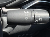 【オートライト(AUTO)】外の明るさをシステムが感知して、自動でヘッドライトが点灯します。ヘッドライトをつけ忘れを防ぐ便利機能です。