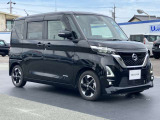 エマージェンシーブレーキ(衝突被害軽減ブレーキ)、フロントカメラが車両や歩行者を検知し警告音と共に衝突回避、軽減をアシストしてくれます。