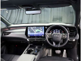 デザインもよく、居心地のよい運転席ですね。分かりやすいスイッチ類ですから操作もしやすく運転をサポートします。