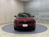 お車購入のポイントとなるフロントマスクです!シャープな目つきが印象的なデザインのヘッドランプです。