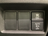 VSA装備車です。VSAはドライバーの操作と車の動きを見守っています。もし車の挙動が乱れたとき、4輪別々にブレーキをかけたり、エンジンパワーをしぼることによって車を安定させます。