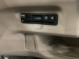 ハンドルの左下にETCがついています。高速道路の料金所の通過も楽々です。 カードの取り出しもしやすい場所についています。