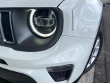 ●LEDヘッドライト:夜間走行時も良好な視界を確保し安心して運転できる高輝度LEDヘッドライトを装備!点灯速度が早く、消費電力も抑えられています。