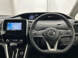 スポーティームード溢れる運転席周りですね。 クイックなドライビングに対応できるよな運転席回りになっています。 ドライブがますます楽しくなりますね!
