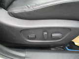 運転席パワーシート付。