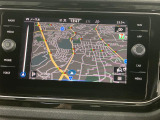 タッチスクリーンを採用。従来のナビゲーションシステムの域を超える、車両を総合的に管理するインフォテイメントシステムです。