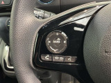 ステアリングにオーディオ操作スイッチが付いています。オーディオ画面に直接タッチしなくても操作が出来ますので、運転に集中できます。
