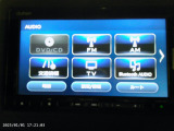 フルセグテレビ搭載。DVD・CD再生、Bluetoothオーディオに対応しています。
