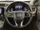 ハンドルにHondaセンシング系のクルーズコントロールやレーンキープアシストなどのスイッチと、オーディオの操作スイッチが装備されています。ハンドルから手を離さず安全に操作できます。