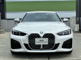 【BMWの伝統】BMWの特徴的な&ldquo;キドニーグリル&rdquo;は、80年以上続く伝統の形でございます。変わらないこだわりのデザインが、プレミアムブランド&ldquo;BMW&rdquo;を創り出します。