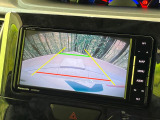 【バックカメラ】駐車時に後方がリアルタイム映像で確認できます。大型商業施設や立体駐車場での駐車時や、夜間のバック時に大活躍!運転スキルに関わらず、今や必須となった装備のひとつです!
