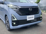 夜間走行の様々な局面に向けて、LEDヘッドランプで視認性をしっかり確保☆ハロゲンヘッドランプのおおよそ2倍の光量で、広範囲に明るくドライバーをサポートしてくれます。