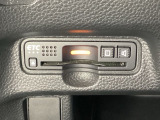 ハンドルの左下にETCがついています。高速道路の料金所の通過も楽々です。 カードの取り出しもしやすい場所についています。