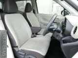 運転席シートリフター(ラチェット式)で、座面の高さも上下に動き、体格にあわせて調整ができます。