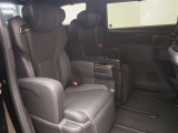 ゆとりある広々とした車内空間は、ドライブを始め買い物やレジャーなど、幅広く活躍します。一人でもみんなとでもお出かけを楽しみましょう!
