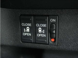 ◆両側電動スライドドア◆狭い駐車場でも乗り降りが楽々♪お子様が隣の車にドアを当ててしまう心配もございません!小さなお子様連れの方もこれで安心。