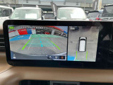 『アラウンドビューモニター』はスムーズな駐車と安全確認をサポートします。